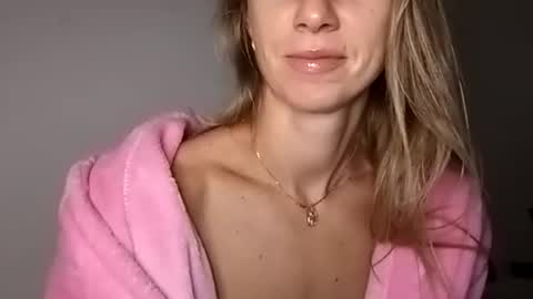 Snapshot of sexualangel chatting on 09-09-25, 06:24 Verona online show from 09-09-25, 06:24