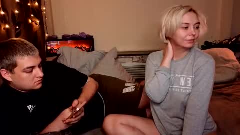 Snapshot of sexvibecouple chatting on 11-15-25, 12:19 sexvibecouple online show from 11-15-25, 12:19