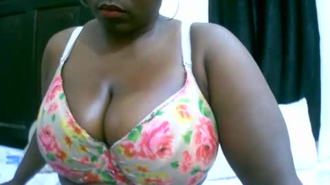 Snapshot of sexxi_ebony chatting on 10-05-25, 06:28 sexxi_ebony online show from 10-05-25, 06:28