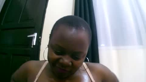 Snapshot of sexxi_ebony chatting on 10-22-25, 01:17 sexxi_ebony online show from 10-22-25, 01:17
