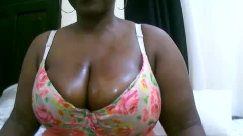 Snapshot of sexxi_ebony chatting on 10-24-25, 12:12 sexxi_ebony online show from 10-24-25, 12:12