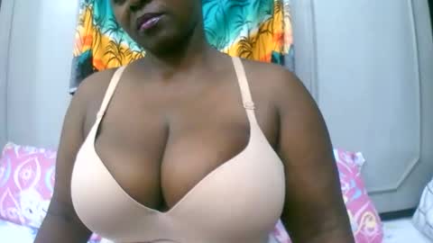 Snapshot of sexxi_ebony chatting on 11-12-25, 12:11 sexxi_ebony online show from 11-12-25, 12:11