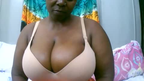 Snapshot of sexxi_ebony chatting on 11-15-25, 08:55 sexxi_ebony online show from 11-15-25, 08:55
