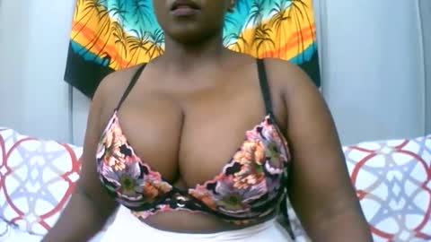 Snapshot of sexxi_ebony chatting on 12-03-25, 02:04 sexxi_ebony online show from 12-03-25, 02:04