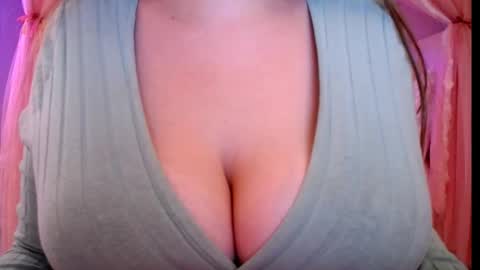 Snapshot of sexxxyprincess chatting on 09-20-25, 01:28 Princess online show from 09-20-25, 01:28