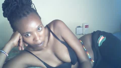 sexxy_curvy23 online show from 04-18-26, 08:18