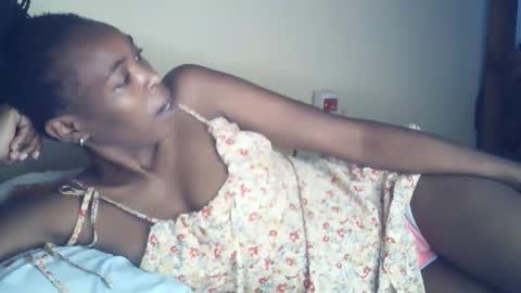 sexxy_curvy23 online show from 05-18-26, 04:07