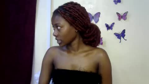 Snapshot of sexxy_divaa chatting on 05-29-26, 02:42 vicky online show from 05-29-26, 02:42