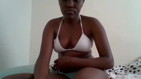 Snapshot of sexxy_kendrah chatting on 10-15-25, 12:27 lorna online show from 10-15-25, 12:27