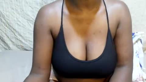 Snapshot of sexxy_maya1 chatting on 06-10-26, 08:35 sexxy_maya1 online show from 06-10-26, 08:35