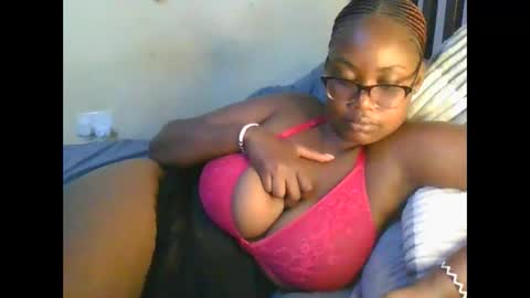 Snapshot of sexxy_mish chatting on 02-25-26, 05:06 sexxy_mish online show from 02-25-26, 05:06