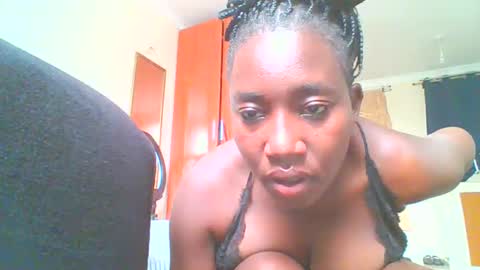 Snapshot of sexxy_thick_ebony chatting on 11-01-25, 07:10 Sweet doll online show from 11-01-25, 07:10