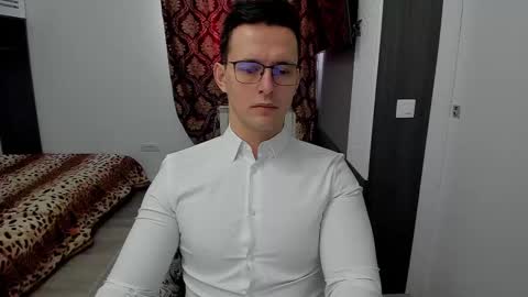 Snapshot of sexxymuscles4u chatting on 02-24-25, 09:00 Sexxymuscles4U online show from 02-24-25, 09:00
