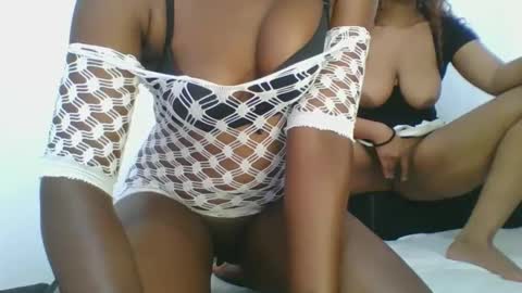 Snapshot of sexy__lips chatting on 12-22-24, 09:00 Tina online show from 12-22-24, 09:00