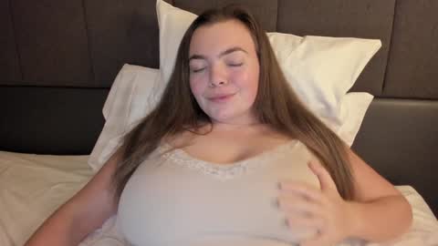 Snapshot of sexy__lizzy__ chatting on 12-06-24, 01:51 Hello dear. I will be glad to meet you. see you soon. online show from 12-06-24, 01:51