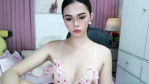 Snapshot of sexy_blairxx chatting on 07-05-26, 01:23 blair online show from 07-05-26, 01:23