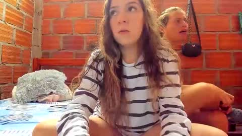 sexy_blondes_ online show from 04-21-26, 03:39