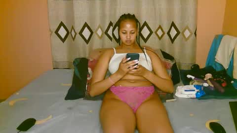 Snapshot of sexy_bluegirl chatting on 09-15-25, 03:34 sexy_bluegirl online show from 09-15-25, 03:34