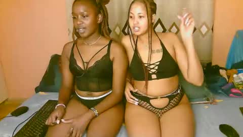 Snapshot of sexy_bluegirl chatting on 09-17-25, 07:37 sexy_bluegirl online show from 09-17-25, 07:37