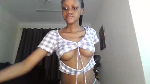 Snapshot of sexy_boobs23 chatting on 12-21-25, 11:17 liya online show from 12-21-25, 11:17