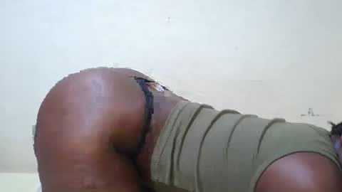 Snapshot of sexy_butt1 chatting on 05-27-26, 10:29 sexy butt1 online show from 05-27-26, 10:29