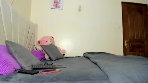 Snapshot of sexy_celena chatting on 09-14-25, 01:43 Celena Selena online show from 09-14-25, 01:43