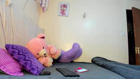 Snapshot of sexy_celena chatting on 12-05-25, 11:19 Celena Selena online show from 12-05-25, 11:19