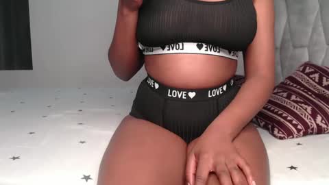 Snapshot of sexy_chocolata chatting on 12-21-24, 08:18 chocolata online show from 12-21-24, 08:18