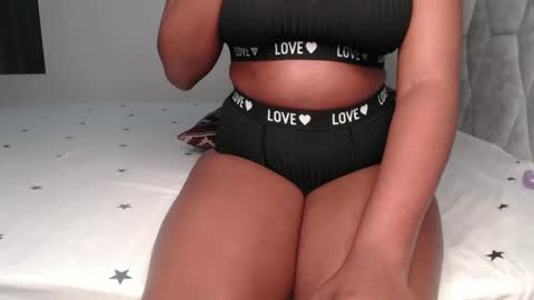 Snapshot of sexy_chocolata chatting on 12-21-24, 11:22 chocolata online show from 12-21-24, 11:22