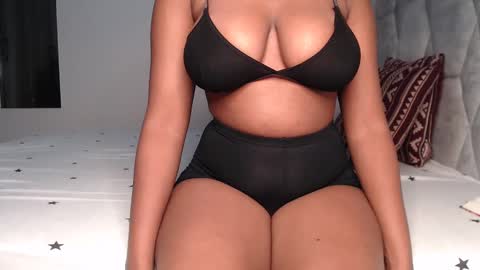 Snapshot of sexy_chocolata chatting on 02-04-25, 12:40 chocolata online show from 02-04-25, 12:40