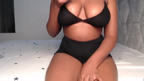 Snapshot of sexy_chocolata chatting on 02-05-25, 10:19 chocolata online show from 02-05-25, 10:19