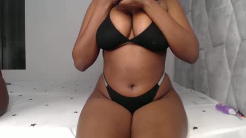 Snapshot of sexy_chocolata chatting on 02-22-25, 01:22 chocolata online show from 02-22-25, 01:22