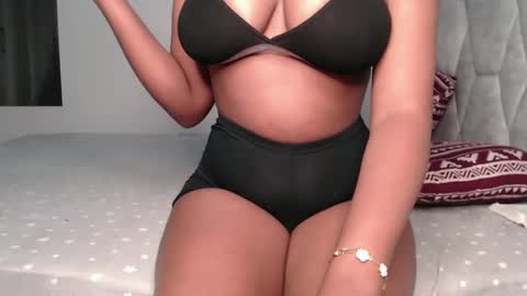 Snapshot of sexy_chocolata chatting on 03-05-25, 08:54 chocolata online show from 03-05-25, 08:54