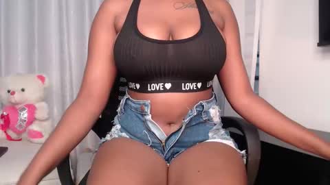 Snapshot of sexy_chocolata chatting on 09-18-25, 11:12 chocolata online show from 09-18-25, 11:12