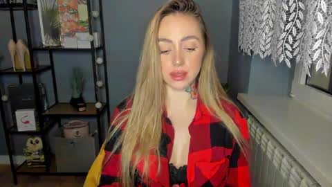 Snapshot of sexy_coralie chatting on 01-04-25, 11:11 C o r a l i e online show from 01-04-25, 11:11