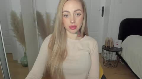 Snapshot of sexy_coralie chatting on 02-19-25, 07:38 C o r a l i e online show from 02-19-25, 07:38