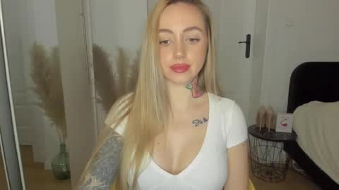 Snapshot of sexy_coralie chatting on 02-27-25, 07:15 C o r a l i e online show from 02-27-25, 07:15