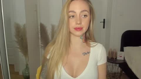 Snapshot of sexy_coralie chatting on 03-09-25, 07:26 C o r a l i e online show from 03-09-25, 07:26