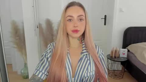 Snapshot of sexy_coralie chatting on 09-10-25, 06:46 C o r a l i e online show from 09-10-25, 06:46