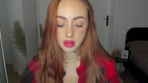 Snapshot of sexy_coralie chatting on 11-17-25, 02:45 C o r a l i e online show from 11-17-25, 02:45