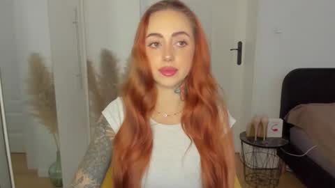 Snapshot of sexy_coralie chatting on 11-26-25, 07:42 C o r a l i e online show from 11-26-25, 07:42