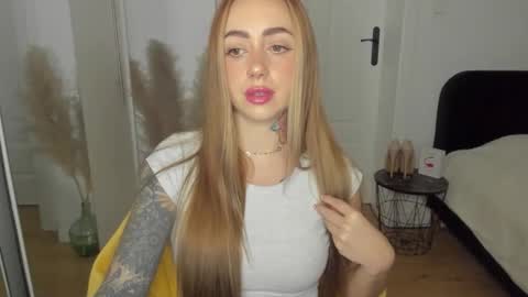 Snapshot of sexy_coralie chatting on 02-09-26, 03:16 C o r a l i e online show from 02-09-26, 03:16