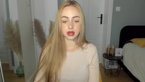 C o r a l i e online show from 05-09-26, 06:51