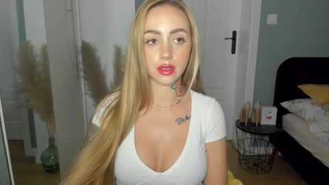 C o r a l i e online show from 06-06-26, 05:28