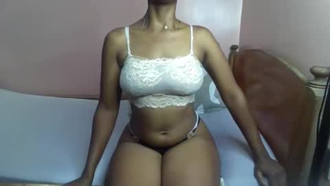 Snapshot of sexy_ellahh chatting on 11-03-25, 03:08 Ellahh online show from 11-03-25, 03:08