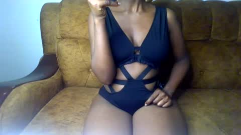 Snapshot of sexy_ellahh chatting on 06-25-26, 10:09 Ellahh online show from 06-25-26, 10:09
