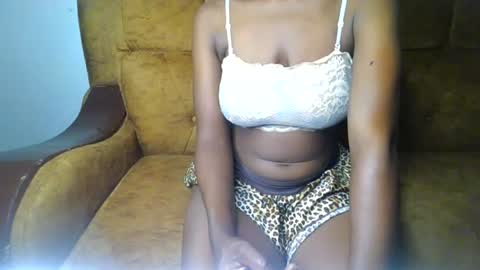 Snapshot of sexy_ellahh chatting on 06-27-26, 12:22 Ellahh online show from 06-27-26, 12:22