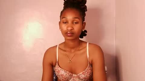 Snapshot of sexy_joyline chatting on 11-25-25, 02:00 joy online show from 11-25-25, 02:00