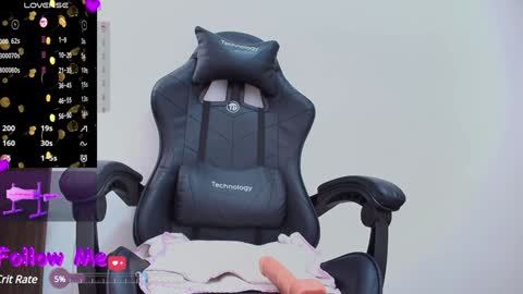 laura  online show from 12-17-24, 07:04