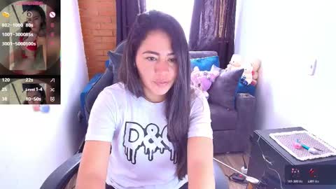 laura  online show from 11-06-25, 03:13